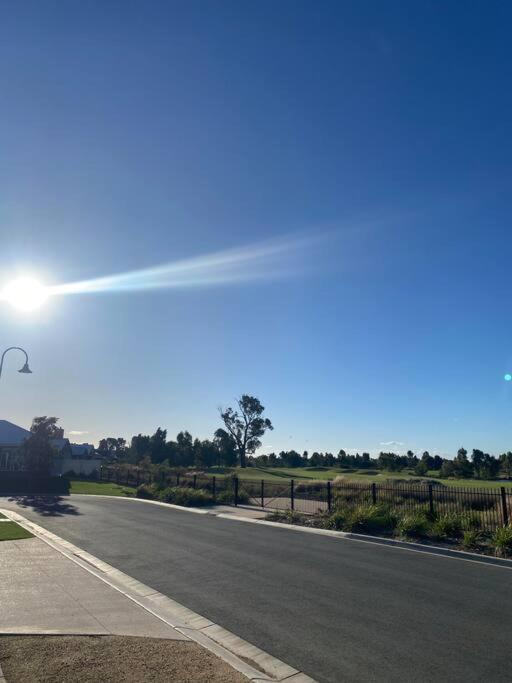 Brand New 4 Bedroom Home With Golf Views Yarrawonga Exterior photo